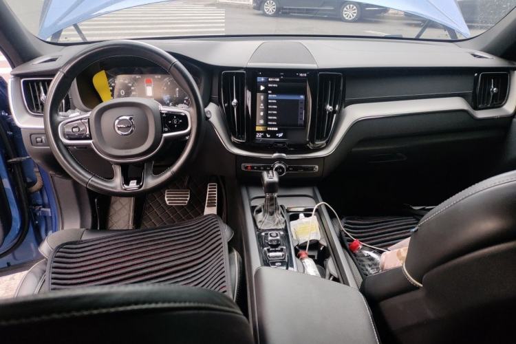 Used Volvo XC60 2020 T5 4x4 Smart & Dynamic Sport Edition Center Console