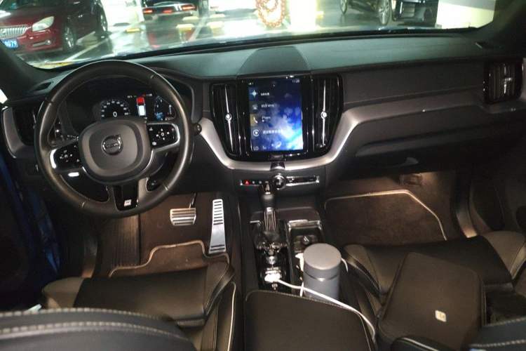 Used Volvo XC60 2020 T5 4x4 Smart & Dynamic Sport Edition Center Console