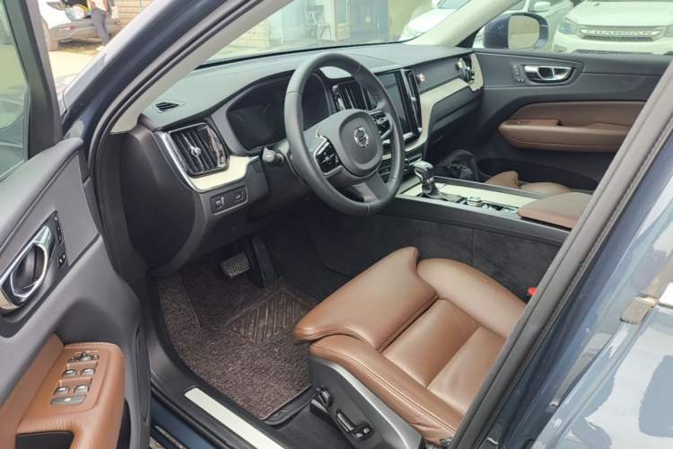 Used Volvo XC60 2020 T5 4x4 Smart Luxury Edition Driver Seat