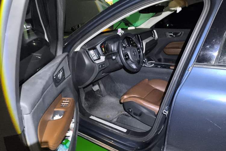 Used Volvo XC60 2020 T5 4x4 Smart Luxury Edition Driver Seat