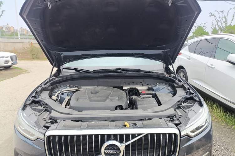 Used Volvo XC60 2020 T5 4x4 Smart Luxury Edition Engine Bay