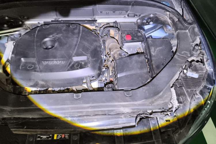Used Volvo XC60 2020 T5 4x4 Smart Luxury Edition Engine Bay Left