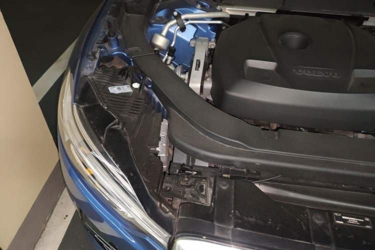 Used Volvo XC60 2020 T5 4x4 Smart & Dynamic Sport Edition Engine Bay Right