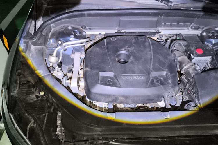 Used Volvo XC60 2020 T5 4x4 Smart Luxury Edition Engine Bay Right