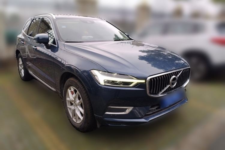 Used Volvo XC60 2020 T5 4x4 Zhiyi Luxury Edition Front Right 45 Deg
