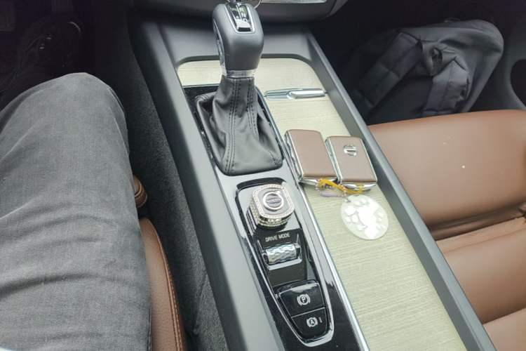 Used Volvo XC60 2020 T5 4x4 Smart Luxury Edition Gear Lever
