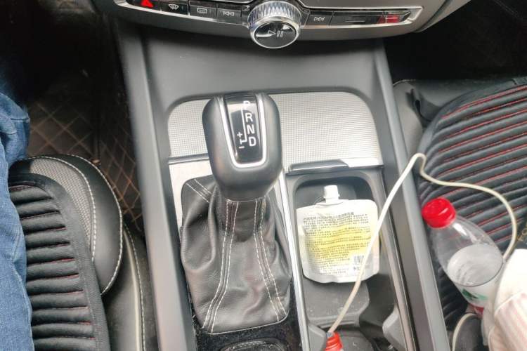 Used Volvo XC60 2020 T5 4x4 Smart & Dynamic Sport Edition Gear Lever