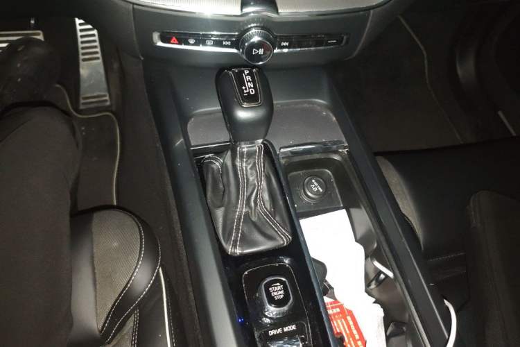 Used Volvo XC60 2020 T5 4x4 Smart & Dynamic Sport Edition Gear Lever