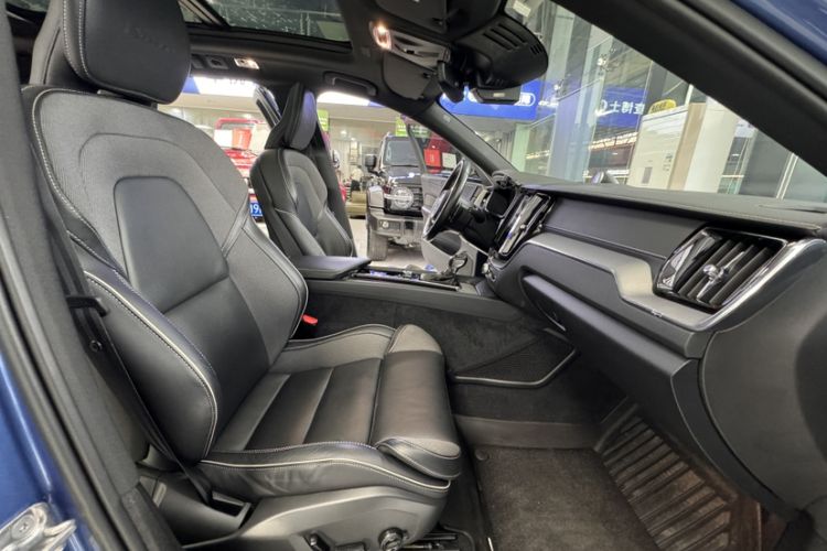 Used Volvo XC60 2020 T5 4x4 Smart & Dynamic Sport Edition Interior 7