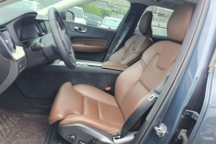 Used Volvo XC60 2020 T5 4x4 Smart Luxury Edition Left Front Seat