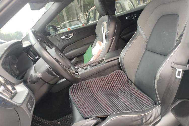 Used Volvo XC60 2020 T5 4x4 Smart & Dynamic Sport Edition Left Front Seat
