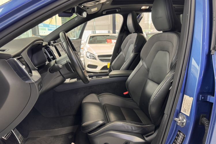 Used Volvo XC60 2020 T5 4x4 Smart & Dynamic Sport Edition Left Front Seat