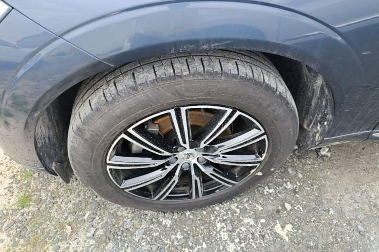 Used Volvo XC60 2020 T5 4x4 Smart Luxury Edition Left Front Wheel Hub