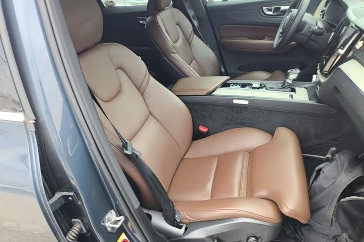 Used Volvo XC60 2020 T5 4x4 Smart Luxury Edition Right Front Seat