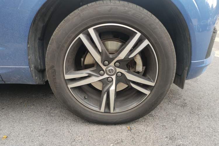 Used Volvo XC60 2020 T5 4x4 Smart & Dynamic Sport Edition Right Front Wheel Hub