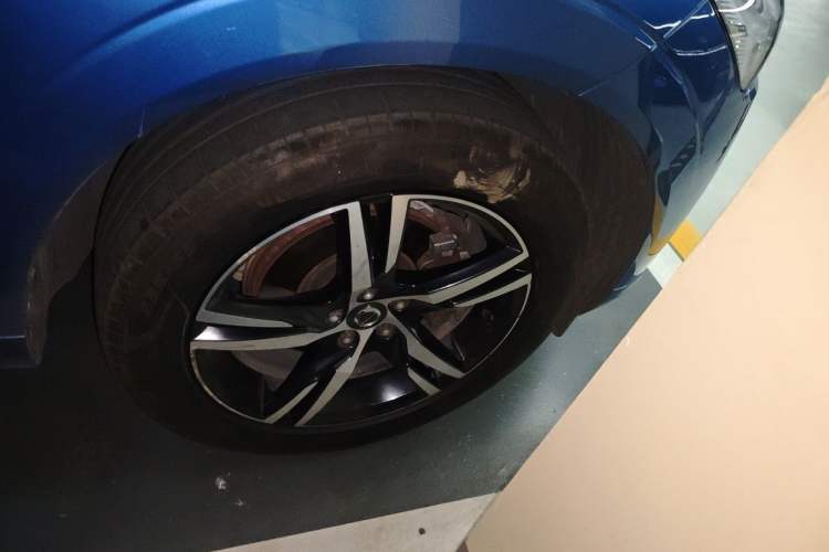 Used Volvo XC60 2020 T5 4x4 Smart & Dynamic Sport Edition Right Front Wheel Hub