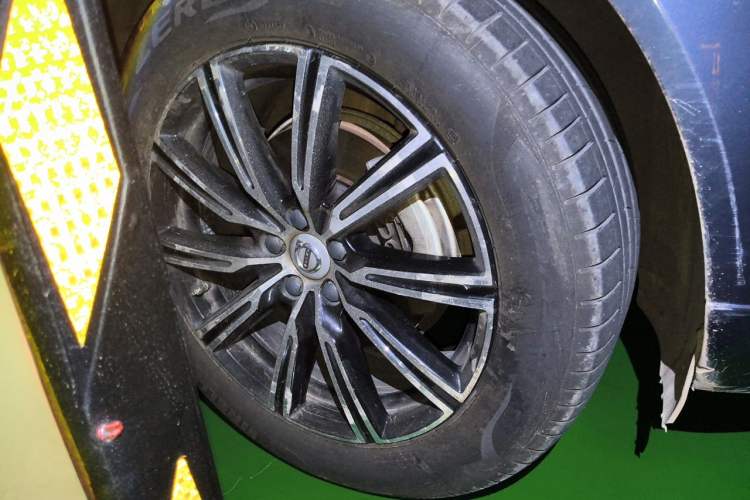 Used Volvo XC60 2020 T5 4x4 Smart Luxury Edition Right Front Wheel Hub