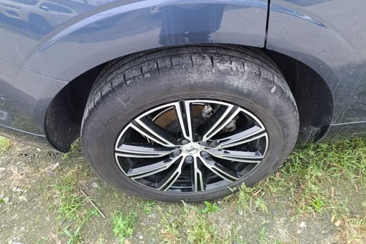 Used Volvo XC60 2020 T5 4x4 Smart Luxury Edition Right Rear Wheel Hub