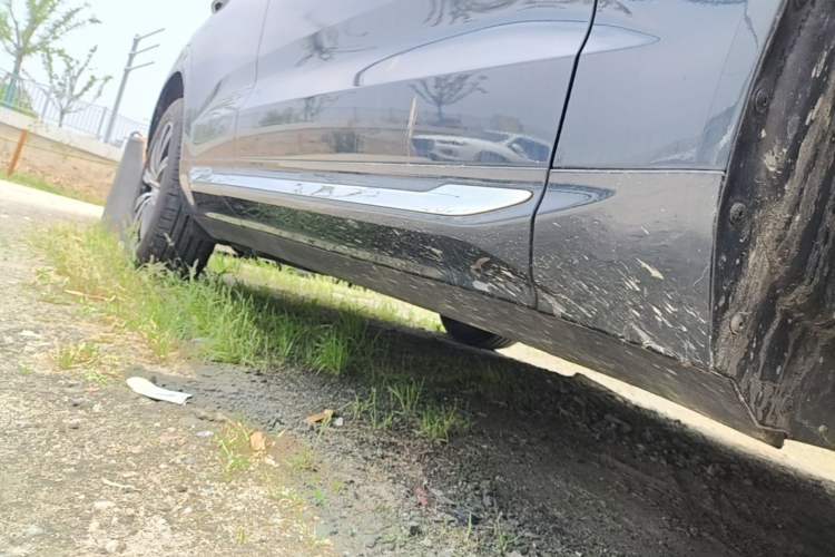 Used Volvo XC60 2020 T5 4x4 Smart Luxury Edition Right Side Sill