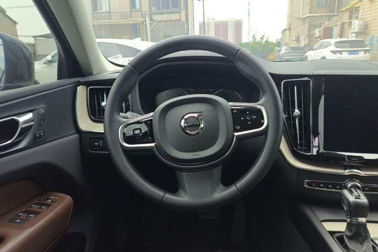 Used Volvo XC60 2020 T5 4x4 Smart Luxury Edition Steering Wheel