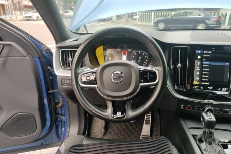Used Volvo XC60 2020 T5 4x4 Smart & Dynamic Sport Edition Steering Wheel