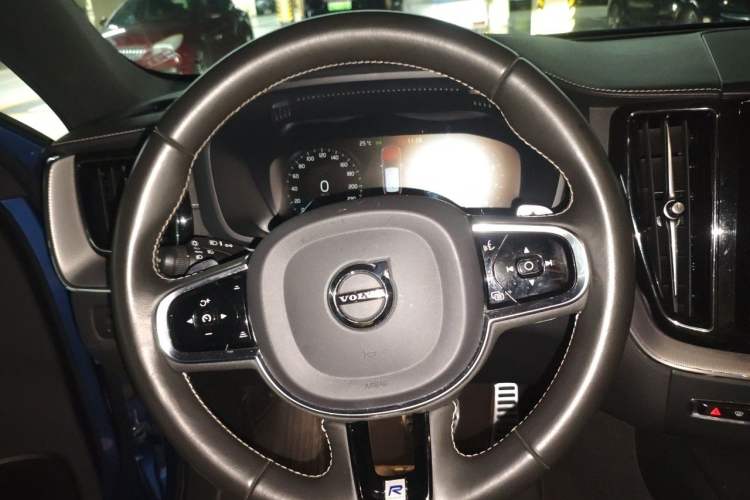 Used Volvo XC60 2020 T5 4x4 Smart & Dynamic Sport Edition Steering Wheel