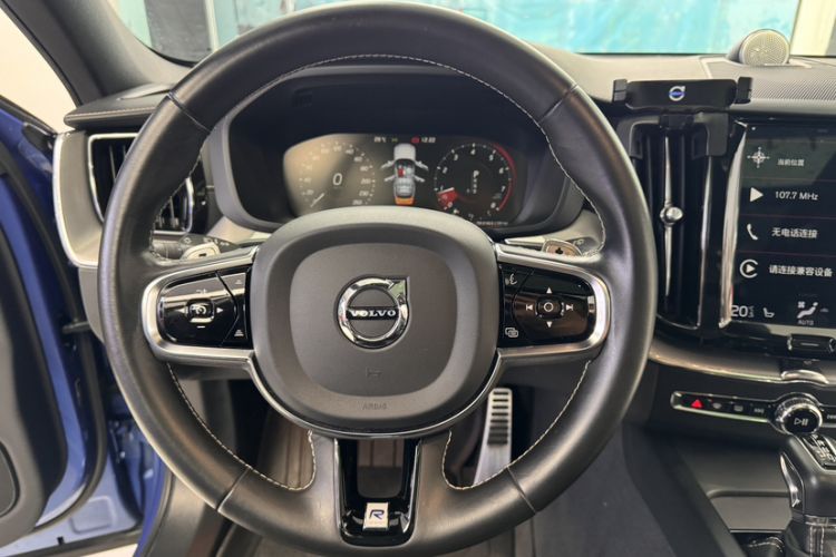Used Volvo XC60 2020 T5 4x4 Smart & Dynamic Sport Edition Steering Wheel