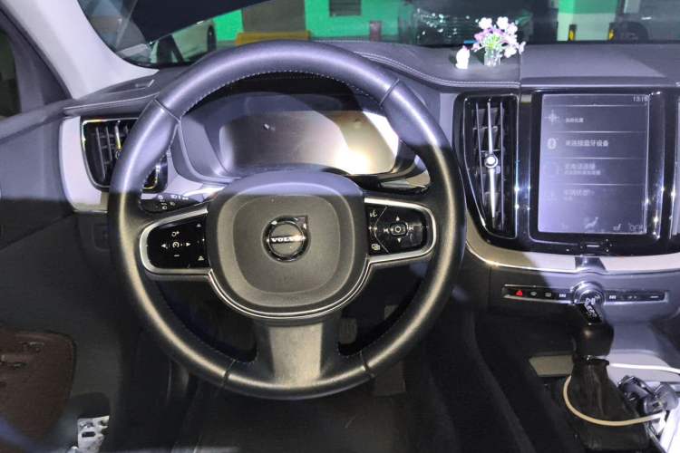 Used Volvo XC60 2020 T5 4x4 Smart Luxury Edition Steering Wheel