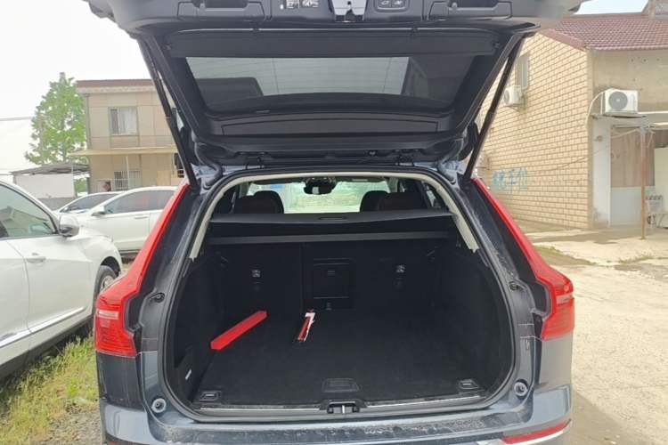 Used Volvo XC60 2020 T5 4x4 Smart Luxury Edition Trunk