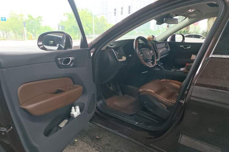 Used Volvo XC60 2020 T5 4x4 Smart Luxury Edition Driver Seat