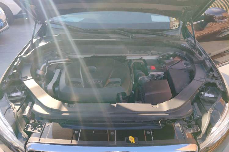 Used Volvo XC60 2020 T5 4x4 Zhiyi Luxury Edition Engine Bay
