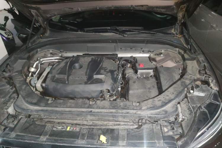 Used Volvo XC60 2020 T5 4x4 Smart Luxury Edition Engine Bay
