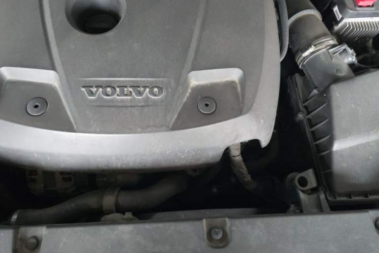 Used Volvo XC60 2020 T5 4x4 Smart Luxury Edition Engine Bay