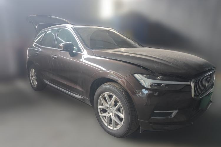 Used Volvo XC60 2020 T5 4x4 Zhiyi Luxury Edition Front Right 45 Deg