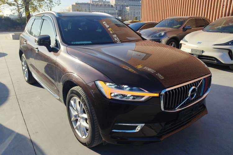Used Volvo XC60 2020 T5 4x4 Zhiyi Luxury Edition Front Right 45 Deg