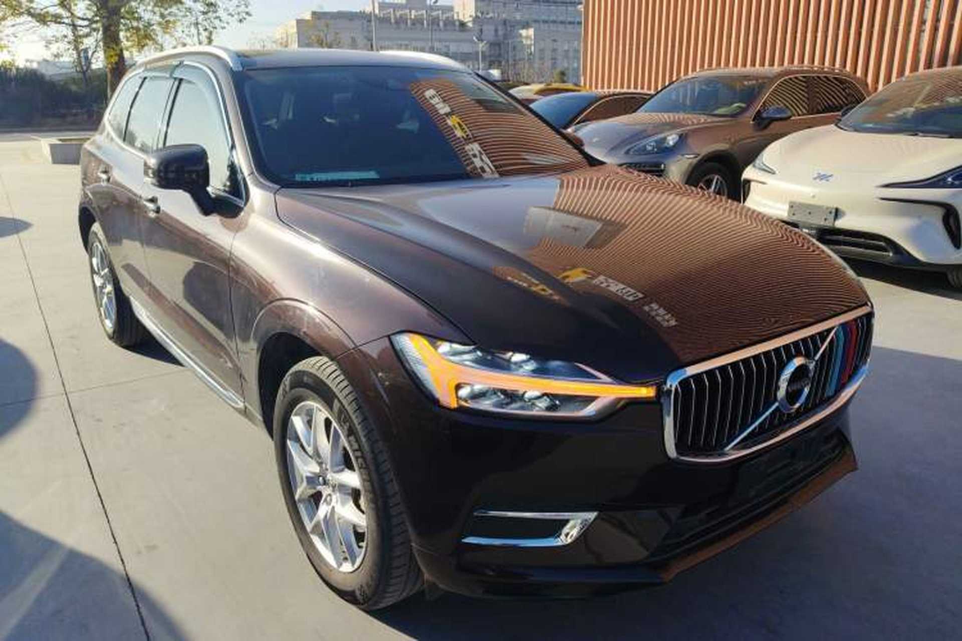 Used Volvo XC60 2020 T5 4x4 Zhiyi Luxury Edition Front Right 45 Deg