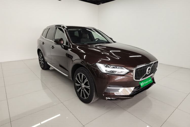 Used Volvo XC60 2020 T5 4x4 Zhiya Luxury Edition Front Right 45 Deg