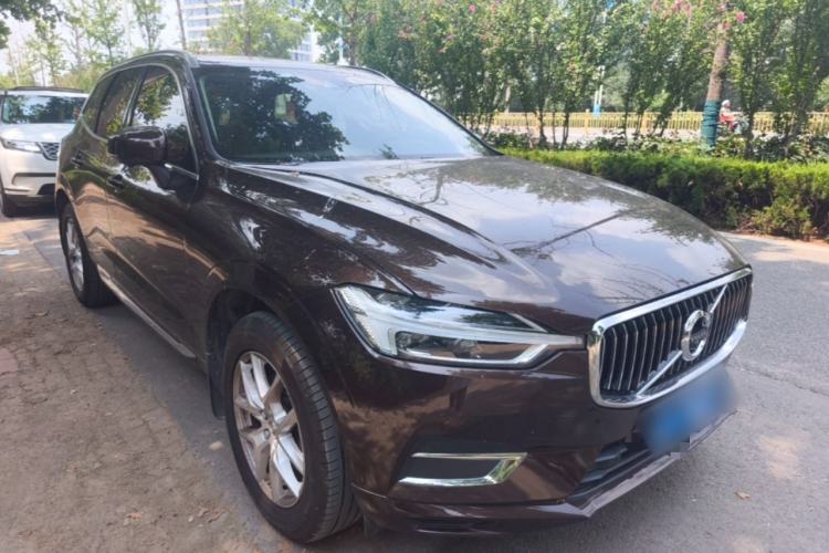 Used Volvo XC60 2020 T5 4x4 Zhiyi Luxury Edition Front Right 45 Deg