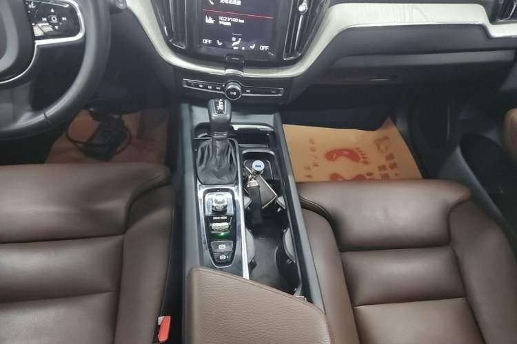 Used Volvo XC60 2020 T5 4x4 Zhiya Luxury Edition Gear Lever