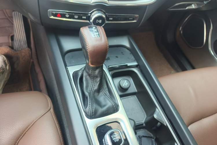 Used Volvo XC60 2020 T5 4x4 Zhiyi Luxury Edition Gear Lever
