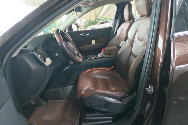 Used Volvo XC60 2020 T5 4x4 Smart Luxury Edition Left Front Seat