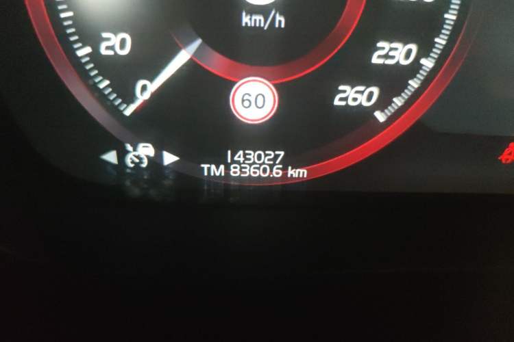 Used Volvo XC60 2020 T5 4x4 Smart Luxury Edition Odometer Close Up