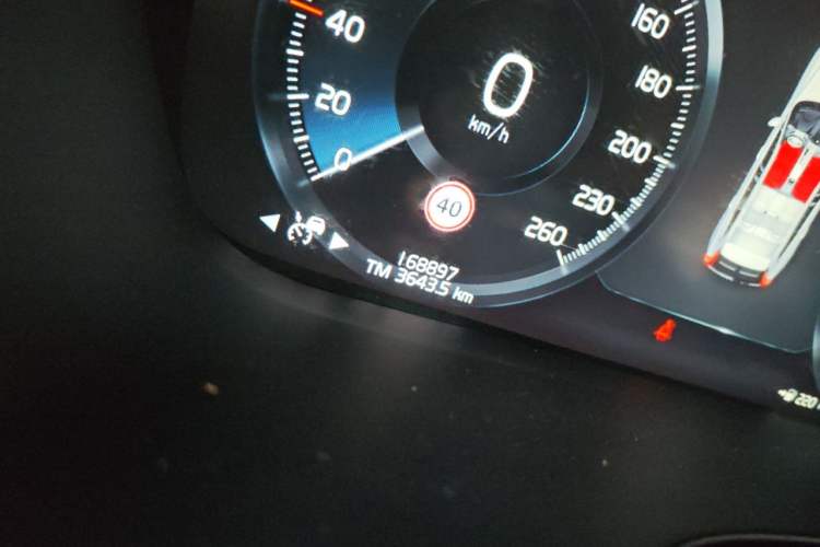 Used Volvo XC60 2020 T5 4x4 Smart Luxury Edition Odometer Close Up