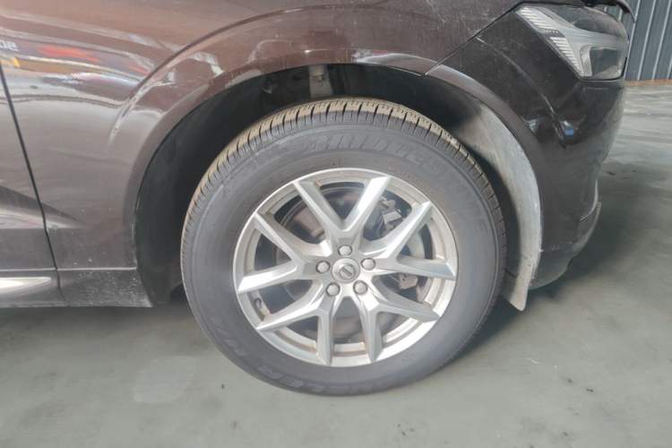 Used Volvo XC60 2020 T5 4x4 Zhiyi Luxury Edition Right Front Wheel Hub