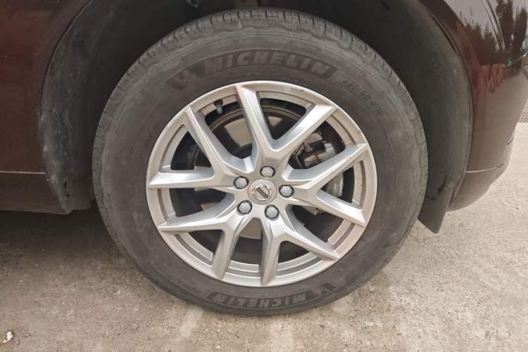 Used Volvo XC60 2020 T5 4x4 Zhiyi Luxury Edition Right Front Wheel Hub