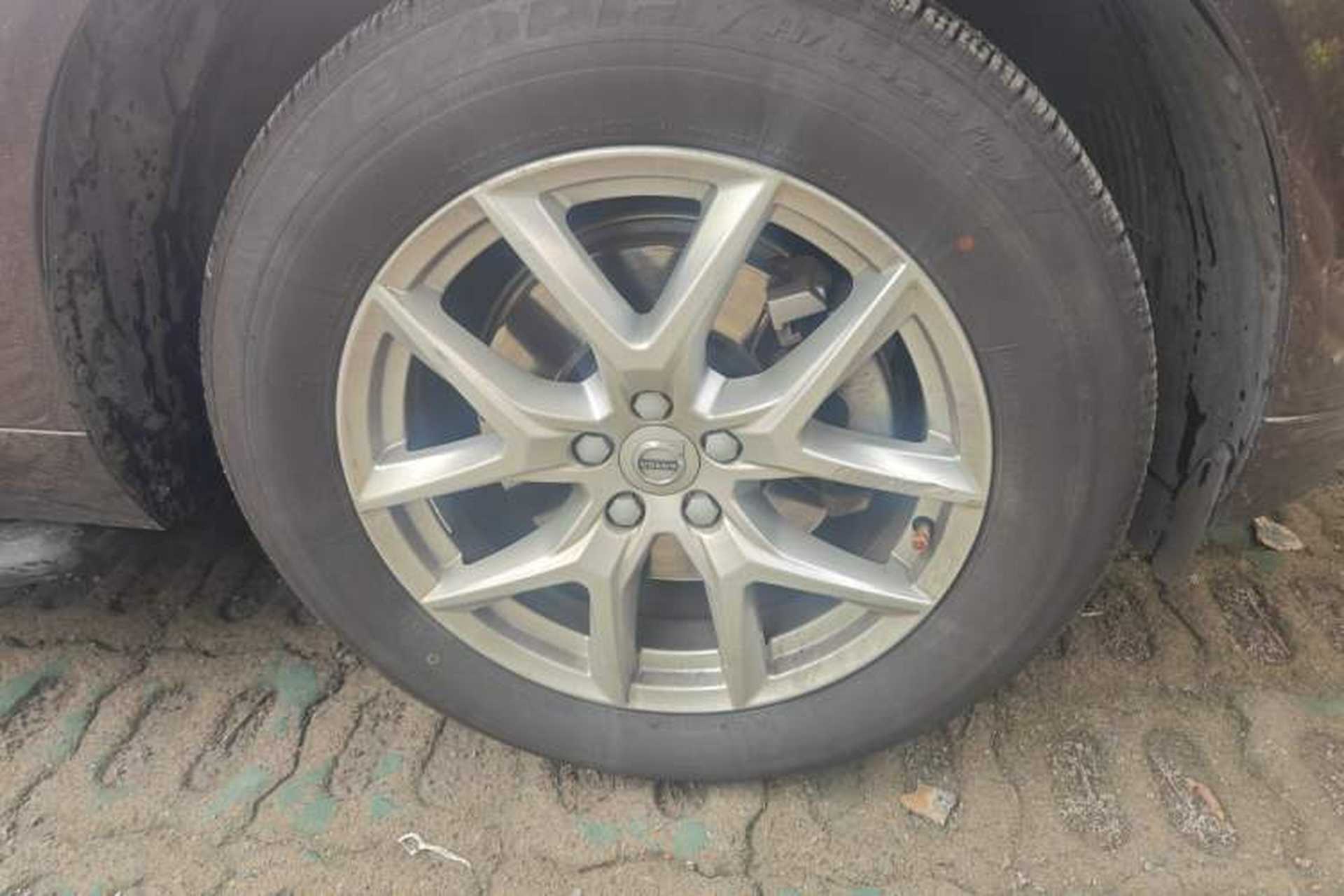 Used Volvo XC60 2020 T5 4x4 Zhiyi Luxury Edition Right Front Wheel Hub