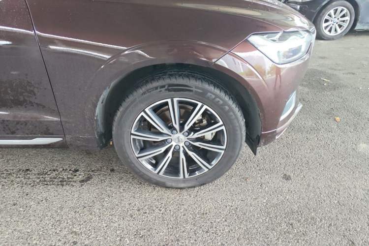 Used Volvo XC60 2020 T5 4x4 Smart Luxury Edition Right Front Wheel Hub