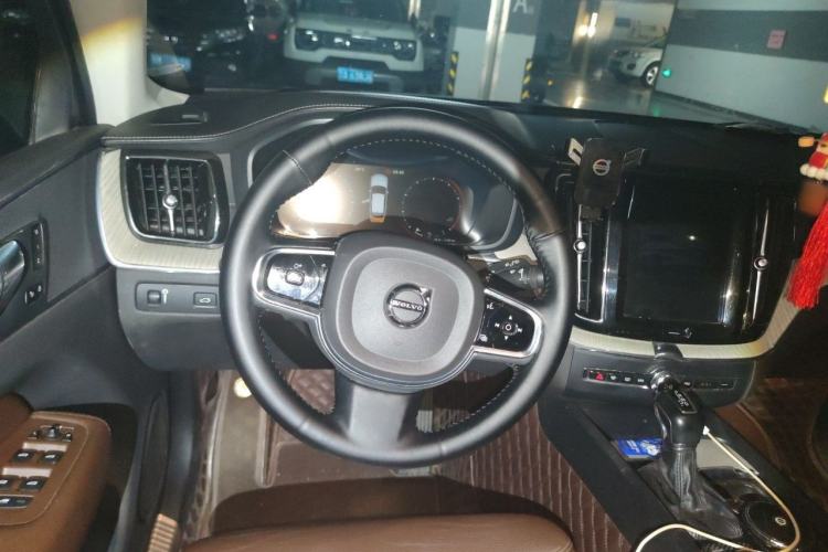 Used Volvo XC60 2020 T5 4x4 Smart Luxury Edition Steering Wheel