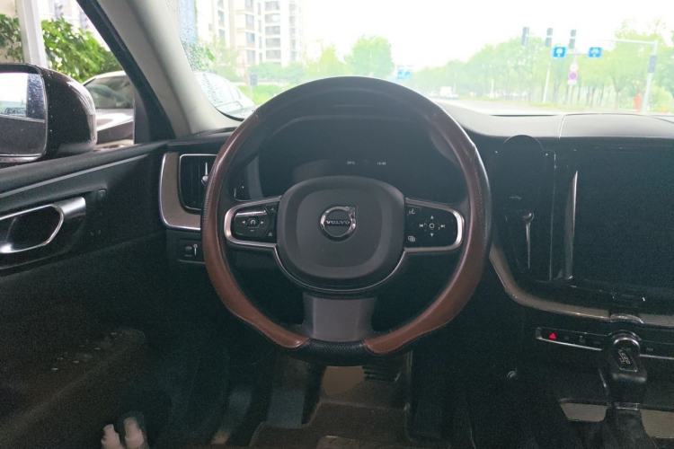 Used Volvo XC60 2020 T5 4x4 Smart Luxury Edition Steering Wheel