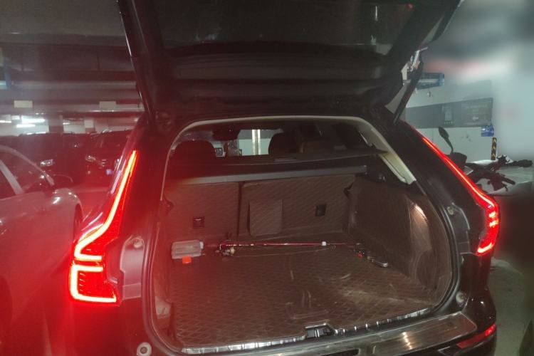 Used Volvo XC60 2020 T5 4x4 Smart Luxury Edition Trunk